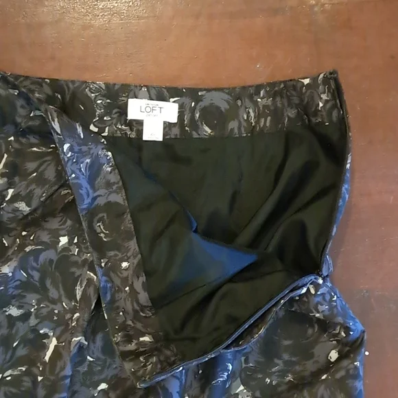 🌻3/$15🌻 LOFT skirt - Picture 3 of 10